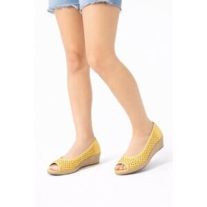 Naturalizer Yellow Peep Toe Espadrille Wedges Womens Size 7.5W Perforated
